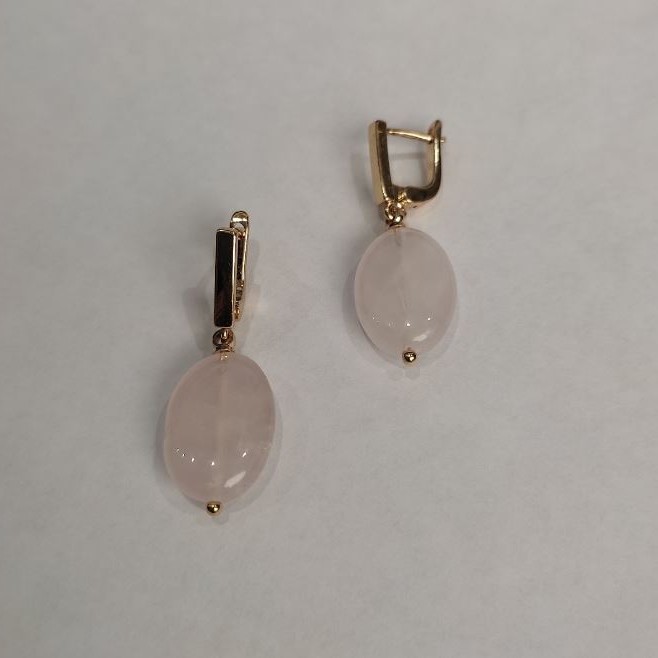 Ohrringe Rosenquarz oval, Maße ca. 13 × 18 mm, englischer Verschluss, Länge ca. 36 mm