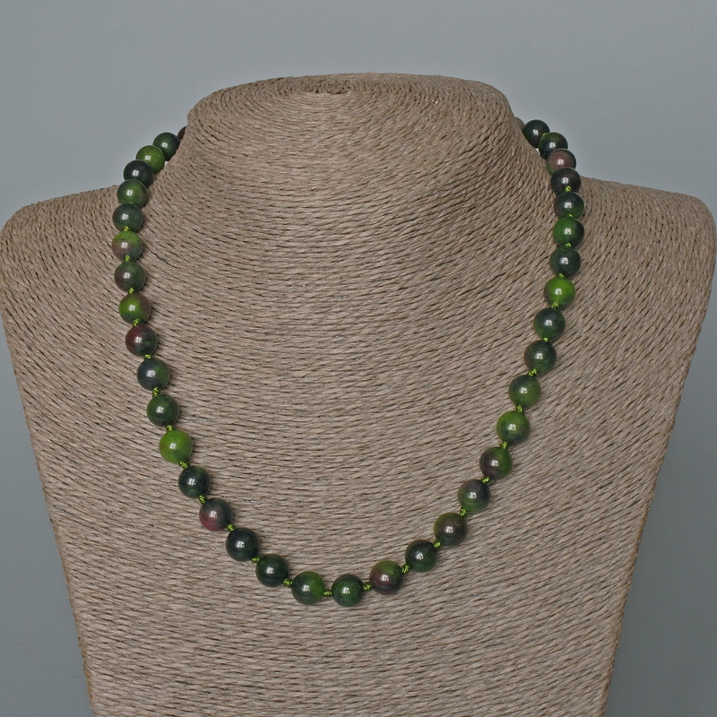 Kette aus Zoisit-Naturstein, glatte Kugeln, Durchmesser ca. 8,5 mm, Länge ca. 49 cm