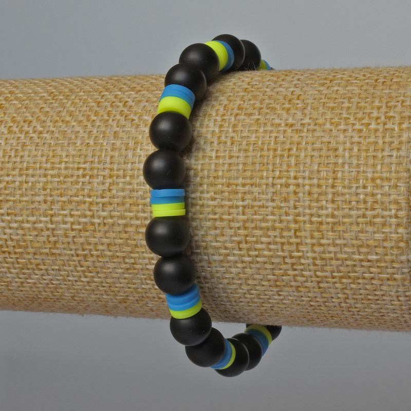 Armband „Ukraine“ aus Schungit (künstlich) und Polymerton, Durchmesser 8 mm, 6×1 mm +-, Länge 18 cm +- (elastisch)