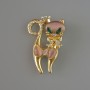 Brosche als Anhänger Katze mit rosa Katzenauge, grüne Kristalle, rosa und weiße Strasssteine, goldfarbenes Metall 28×43 mm