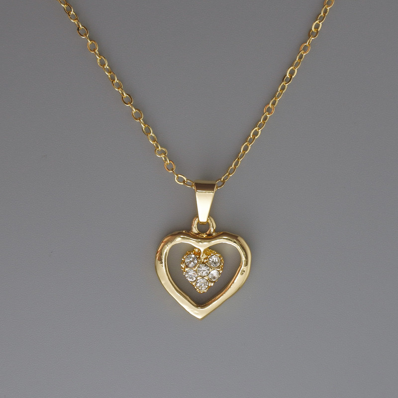 Herz-Anhänger an einer goldfarbenen Kette, Durchmesser 16 × 15 mm, Dicke 1 mm, Länge 40–45 cm +