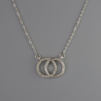 Anhänger an einer Kette aus silberfarbenem Metall, Durchmesser 13×17 mm, Dicke 1 mm ±, Länge 40–45 cm ±