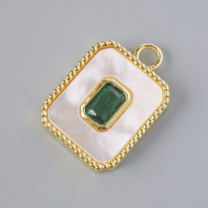 Anhänger Perlmutt und grüner Kristall, goldfarbene Metallfassung, Durchmesser 20×14 mm
