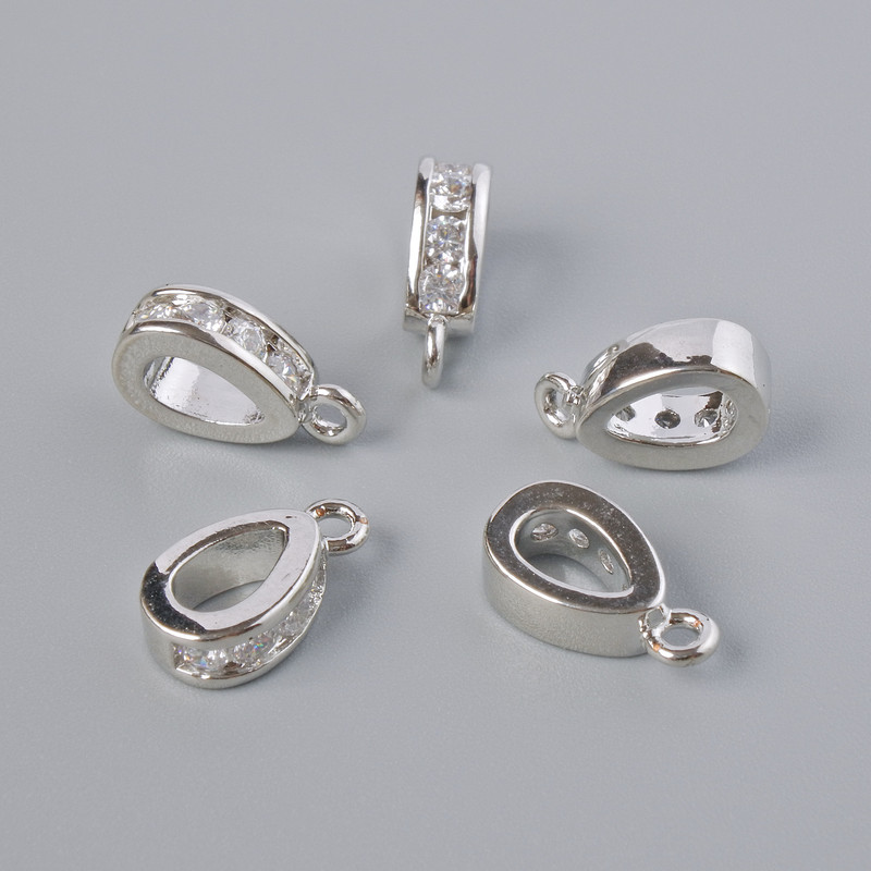 Unteranhänger mit weißen Strasssteinen, silberfarbener Metallton, Maße ca. 11×3 mm, 1 Stück