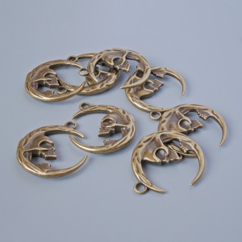 Anhänger Schädel, Durchmesser 27 × 23 mm, Lochdurchmesser 2,4 mm, Verpackung 8 Stück ±, bronzefarbener Metallton