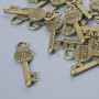Anhänger 'Schlüssel', Durchmesser 26×8 mm, Lochdurchmesser 3,5 mm, Packung 16 Stück ±, bronzefarbenes Metall