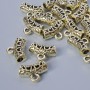 Hellgoldfarbener Bail-Halter, Maße 13,5×5 mm, Lochdurchmesser 2–2,7 mm, Länge 9 mm, Verpackung 19 Stück ± 20 g ± hellgoldfarbener Metallton
