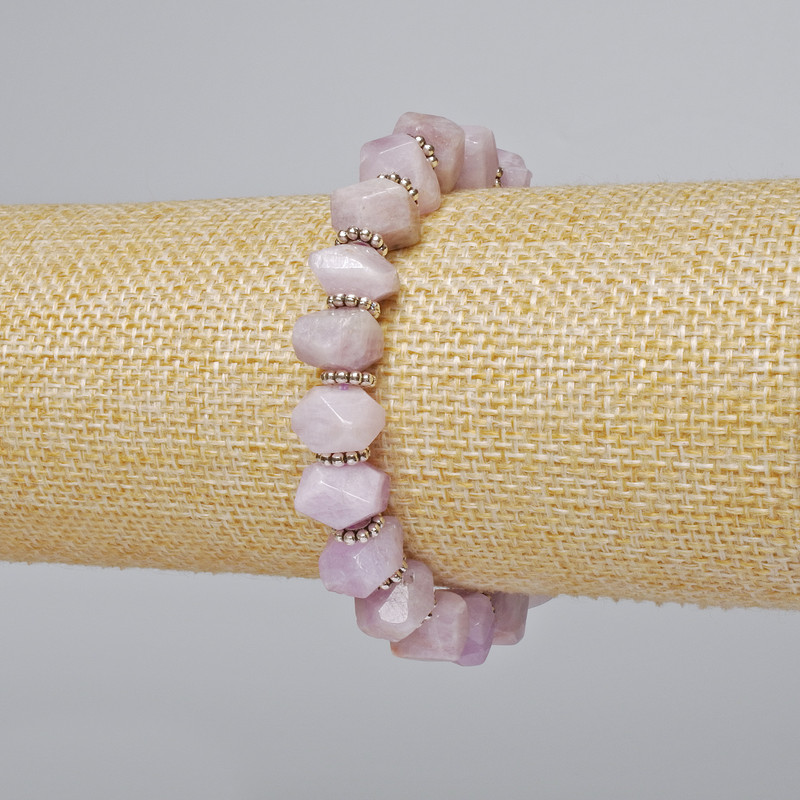Armband aus Kunzit, naturstein, facettierte Rondellen, Durchmesser ca. 10×7 mm, Länge ca. 18 cm, elastisch, mit Metall-Einlagen