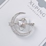 Brosche Xuping „Herz“ mit weißen Kristallen und weißen Strasssteinen 24×27 mm, silbernes Metall