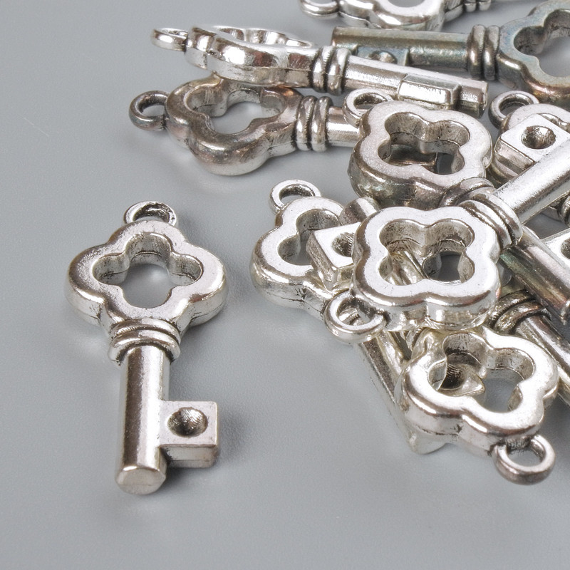 Zubehöranhänger Schlüssel 25×11 mm, verpackt, 12 Stück ±20 g, silberfarbener Metallton