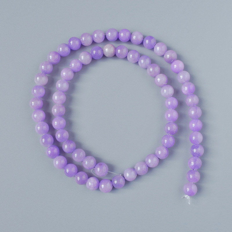 Acryl-Perlen Amethyst (künstlich) glatte Kugeln, Durchmesser 6,5 mm, Länge ca. 39 cm – auf Faden