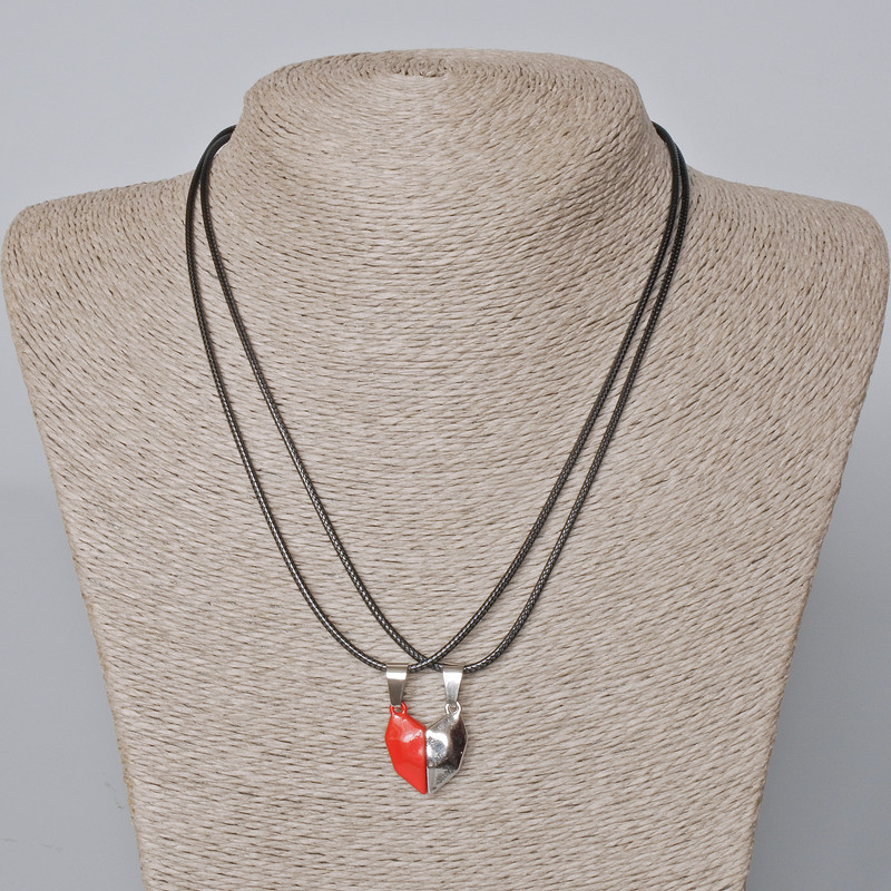 Paaranhänger Herz mit Magnet, rote Emaille, silberfarbenes Metall 20, 5×17,5 mm + -, Länge 45–50 cm+
