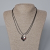 Paaranhänger „Herz“ mit Magnet, rote und schwarze Emaille, silberfarbenes Metall 24×22 mm + -, Länge 45–50 cm+