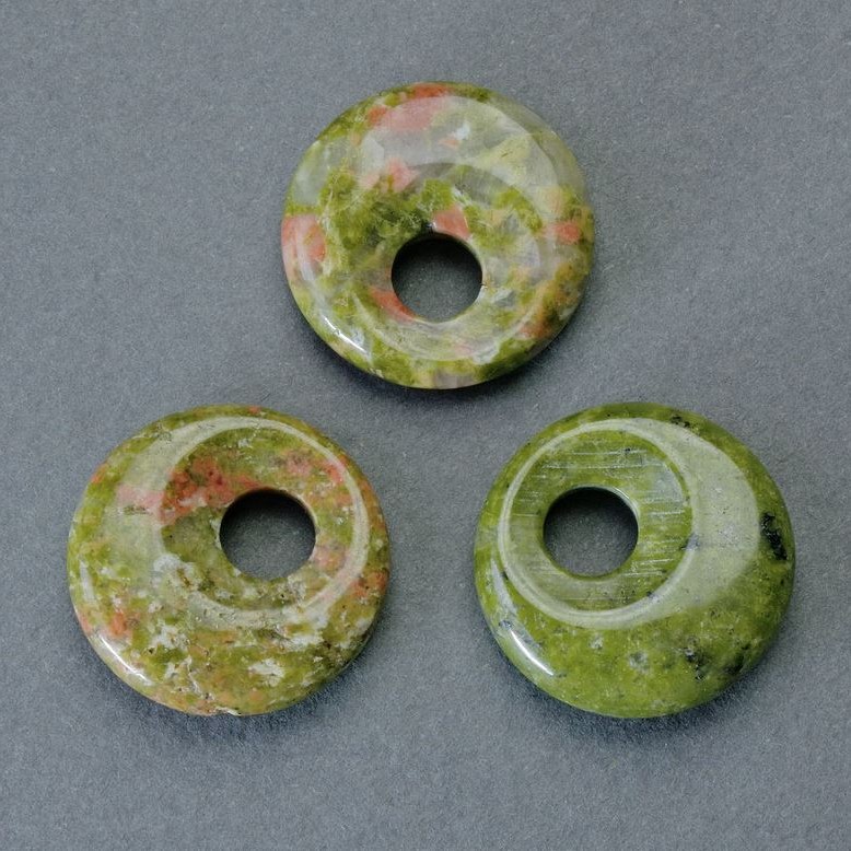 Donut-Anhänger (Bagel-Form) aus Heliotrop-Jaspis, natürlicher Stein, Durchmesser 18×5 mm ±, Lochdurchmesser 5 mm ±