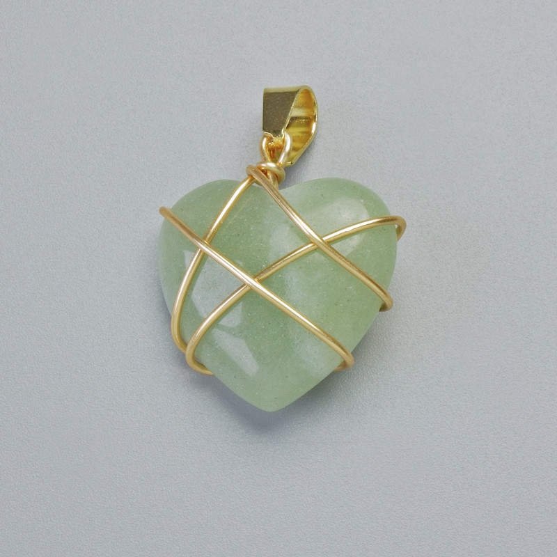 Herz-Anhänger aus Jade in goldfarbener Ummantelung, Durchmesser 20 × 20 mm, Länge ca. 30 mm