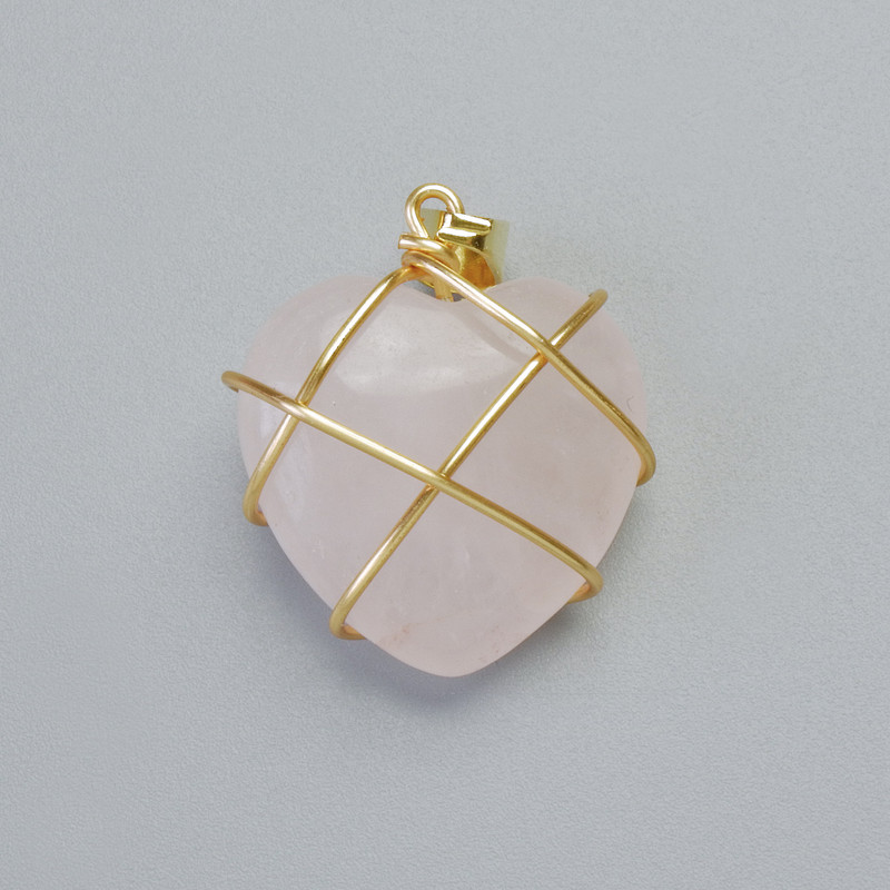 Anhänger Herz aus Rosenquarz im goldfarbenen Geflecht, Durchmesser ca. 20 x 20 mm ±, Länge ca. 30 mm+