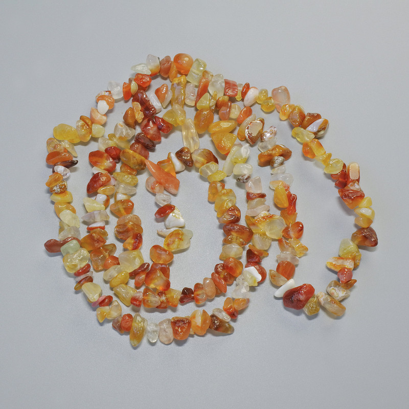 Karneol-Chips Perlen aus natürlichem Stein, Durchmesser 9 × 4 mm, Länge ca. 80 cm, auf Faden