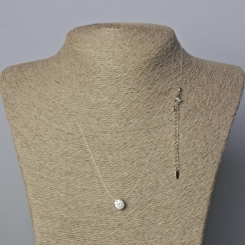 Anhänger weißer Kristall, Durchmesser ca. 8,5 mm, auf transparentem Faden mit Verschluss Xuping Rhodiumbeschichtung, Dicke 0,8 mm, Länge 45–50 cm+