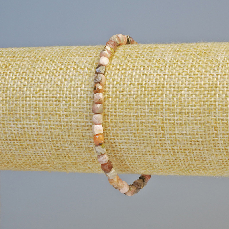 Rhodochrosit-Armband, Naturstein, facettierte Würfel, Durchmesser ca. 4 mm, Elastikband, Länge ca. 18 cm+