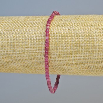 Armband aus natürlichem Rubin, facettierte Würfelchen, Durchmesser ca. 3 mm, elastische Basis, Länge ca. 18 cm