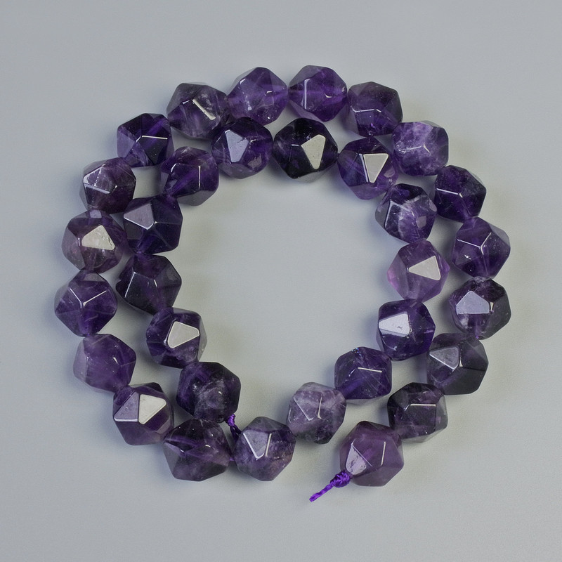 Amethyst-Perlen, natürlicher Stein, facettiert, Durchmesser 10,5×12 mm, Länge ca. 38 cm, auf Faden