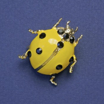 Brosche Marienkäfer, gelb emailliert, schwarze Strasssteine, Metallfarbe 29×27 mm+
