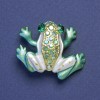 Brosche-Anhänger Frosch, grün-weiße Emaille, Strasssteine, goldfarbener Metallton, 35×28 mm +