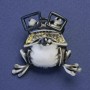 Brosche-Anhänger 'Frosch mit Brille' in Schwarz-Weiß-Emaille, graue Strasssteine, goldfarbener Metallton 38×35 mm +