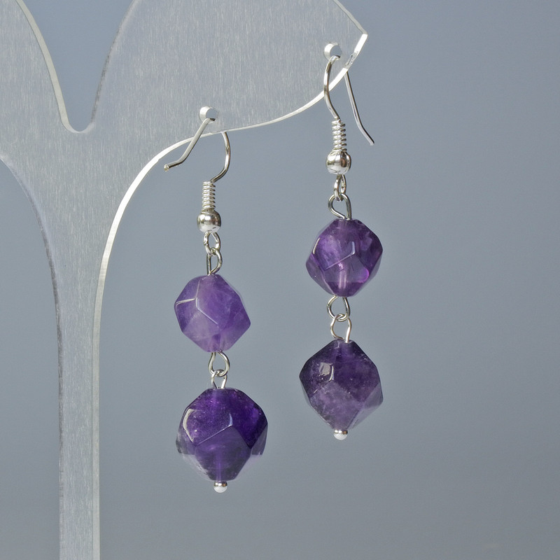 Ohrringe Amethyst, natürlicher Stein, facettiert, Durchmesser ca. 9×8 mm, Länge ca. 4 cm, mit Ohrhaken