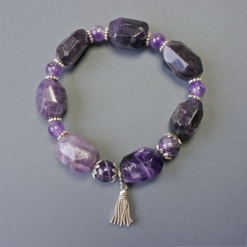 Amethyst-Armband mit facettierten Nugget-Amethysten und glatten Kugeln, Metall-Einlagen, Ø ca. 20×14–16 mm, Ø ca. 8 mm, Länge ca. 18 cm, Stretcharmband