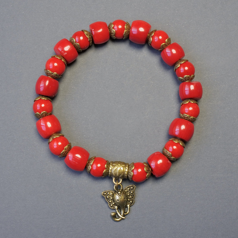 Armband aus Koralle, facettiert, Durchmesser ca. 10×8 mm; glatte Korallen-Kugeln Ø ca. 8 mm, Länge ca. 18 cm, Stretch