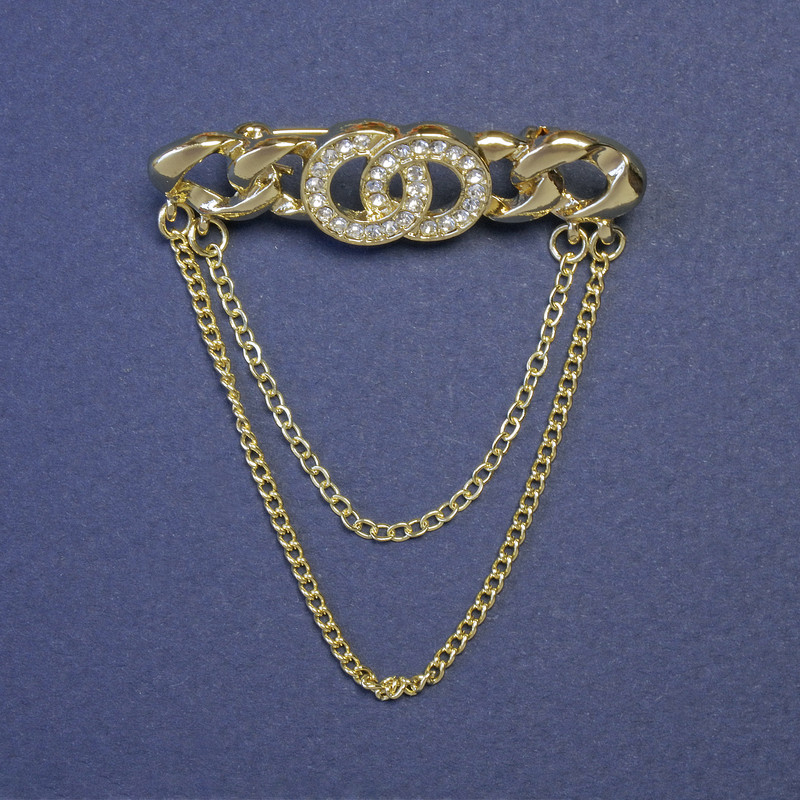 Brosche Akzent im Chanel-Stil, Kettendesign 45×13 mm ±, goldfarbenes Metall