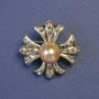 Brosche 'Akzent mit Perle' Malteserkreuz 30×30 mm ± silberfarbenes Metall