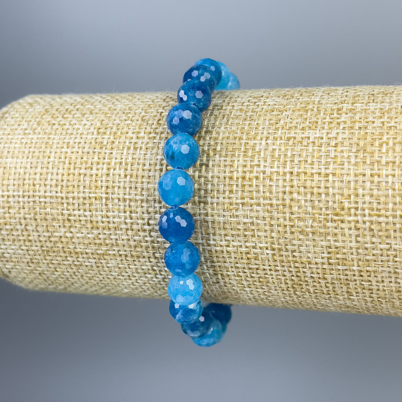 Armband aus Apatit, facettierte Kugeln 8 mm, Länge ca. 18 cm, elastisches Band