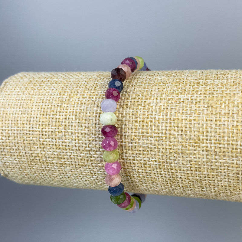 Armband aus facettiertem Turmalin, Rondell-Form 6×5 mm, Länge ca. 18 cm, Elastikband