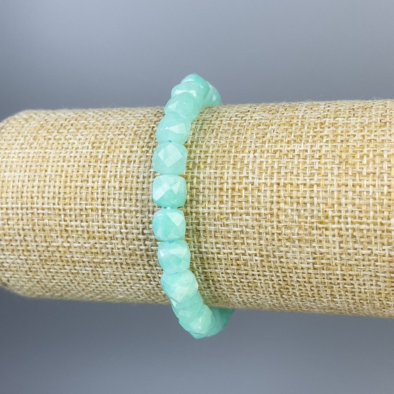 Armband aus Angelit, facettierte Würfel, 7 x 7 mm, Länge ca. 18 cm, elastisches Stretcharmband