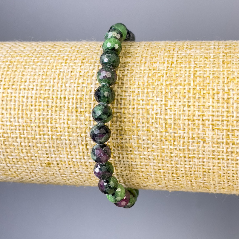 Armband aus Zoisit, facettierte Kugeln, Durchmesser ca. 6 mm, Länge ca. 18 cm, Stretch