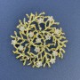 Brosche mit Anhänger – Zweig mit weißen Blüten und weißen Strasssteinen, goldfarbenes Metall, Durchmesser 60 mm+