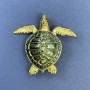 Brosche-Anhänger Schildkröte, dunkelgrüner Farbton, goldfarbenes Metall, Durchmesser ca. 47 mm, Länge ca. 43 mm ±