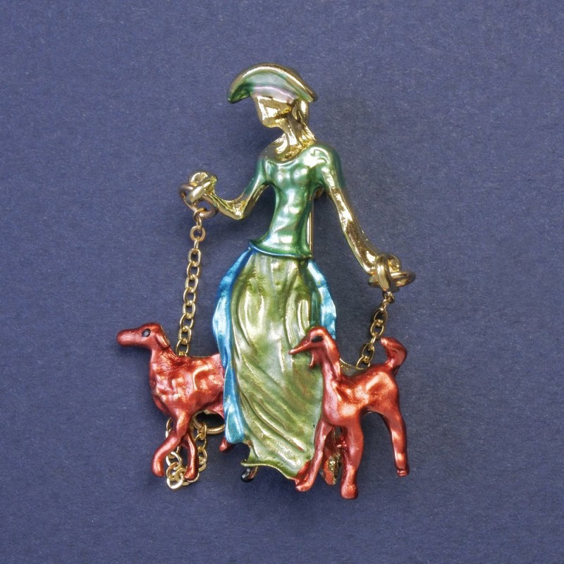 Brosche - Dame mit Hunden, auf Ketten, Emaille, goldfarbenes Metall, 32×45 mm +