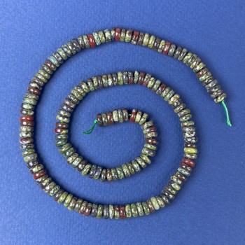 Drachenblut-Jaspis Rondellperlen 6×2 mm ± auf Schnur, Länge ca. 39 cm+
