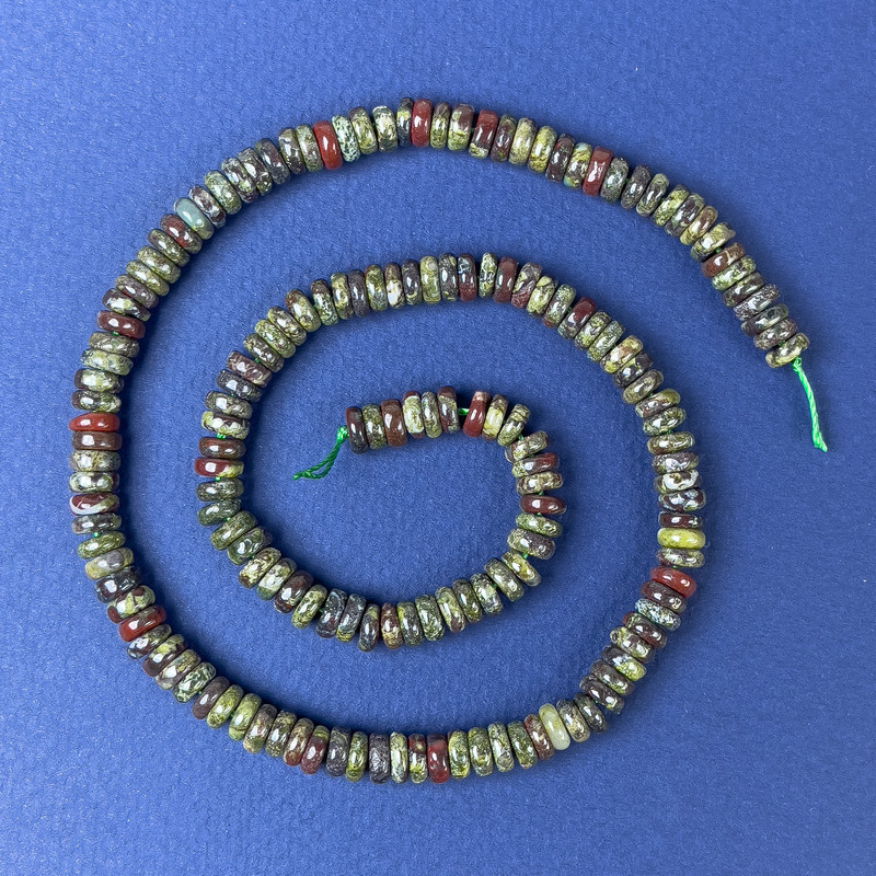 Drachenblut-Jaspis Rondellperlen 6×2 mm ± auf Schnur, Länge ca. 39 cm+