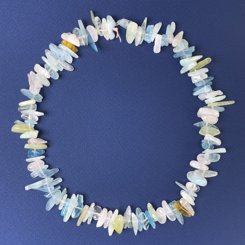 Morganit-Krümel-Nadelperlen 11–20×3–5 mm ± auf Schnur, Länge 39 cm+