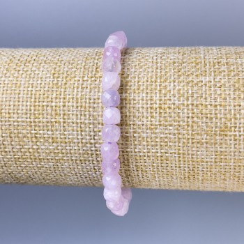Armband aus facettiertem Kunzit, Würfelform, Durchmesser ca. 6 mm, Länge ca. 18 cm, mit elastischem Band
