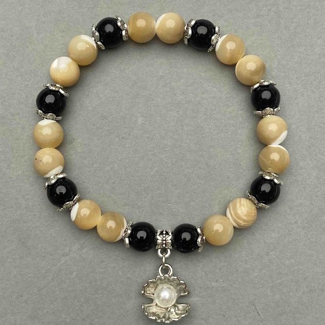Armband aus Beige-Perlmutt, naturglatte Kugeln, Durchmesser 8,5 mm und Achat, Länge 18 cm ± elastisches Band