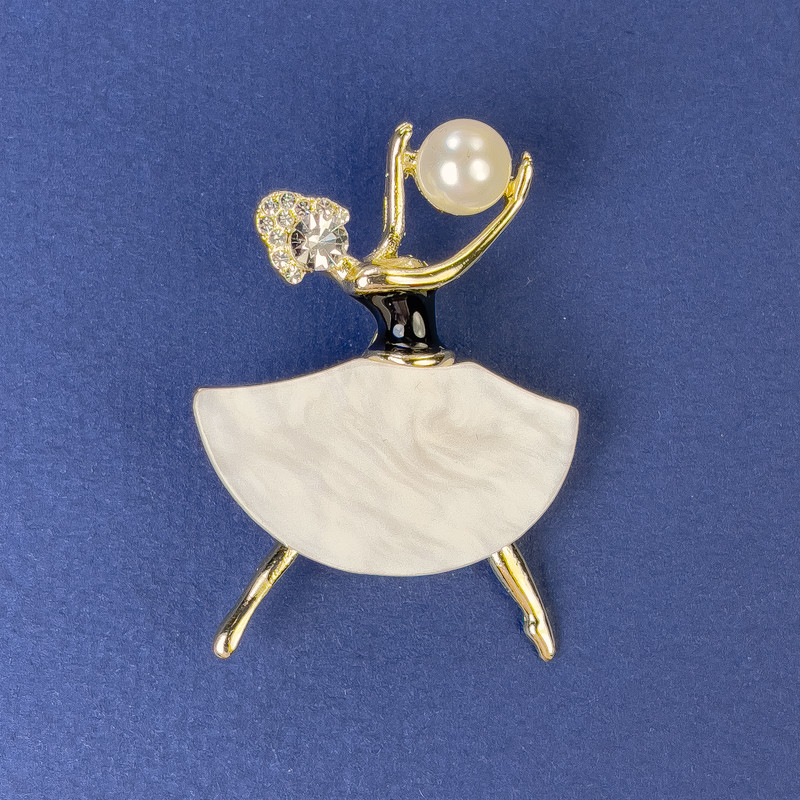 Brosche-Anhänger Mädchen, perlmuttfarbener Farbton, weiße Strasssteine, goldfarbenes Metall, 47×32 mm ± mit Perle