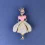 Brosche-Anhänger „Prinzessin“ – perlmuttfarbener Farbton, goldfarbenes Metall, 50 × 28 mm ± rosa Kristall
