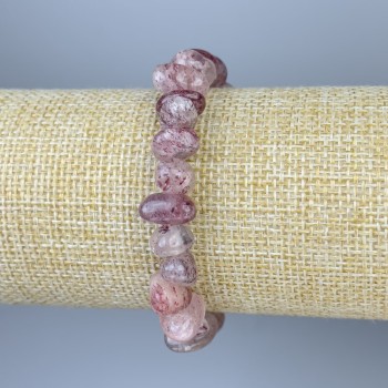 Armband aus Erdbeerquarz, getrommelte Perlen, Durchmesser ca. 9–12 × 5–8 mm, Länge ca. 18 cm, Stretcharmband