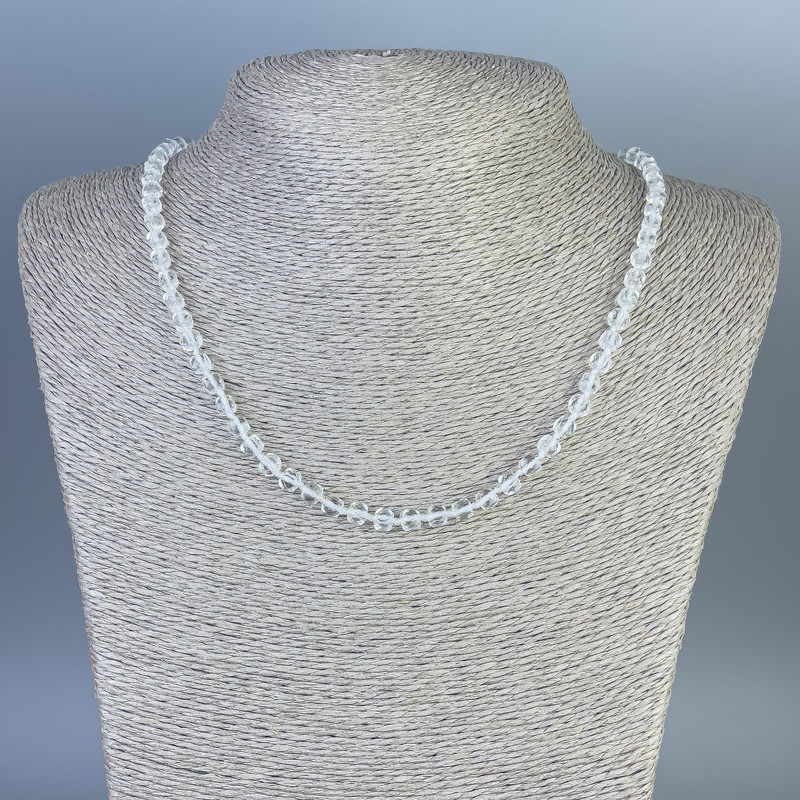 Kette aus Bergkristall mit facettierten Würfelperlen 4,5×4,5 mm, Länge ca. 50 cm, mit Verschluss