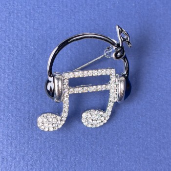 Brosche 'Note mit Kopfhörern' – weiße Strasssteine, schwarze Emaille, silberfarbenes Metall, 27×32 mm+